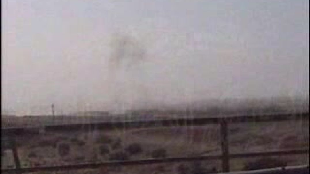 شریط یبین تفجیر سيارة مفخخة علی طریق ذراع دجلة شمال العاصمة بغداد، وادی الانفجارالی احراق عربة من نو