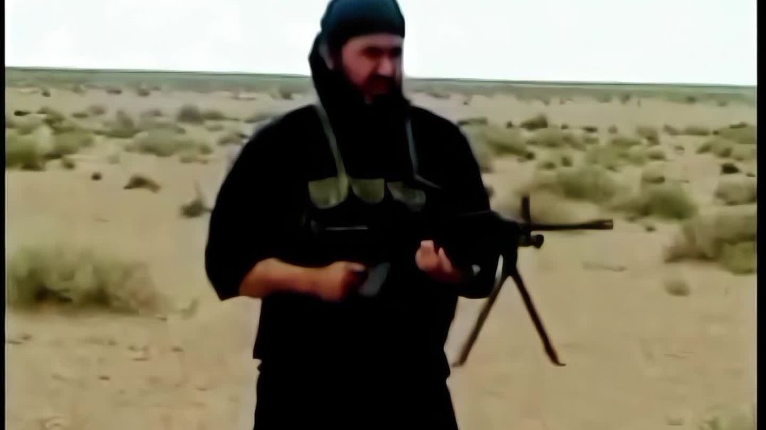ابو مصعب زرقاوي وهو يرمي بالسلاح